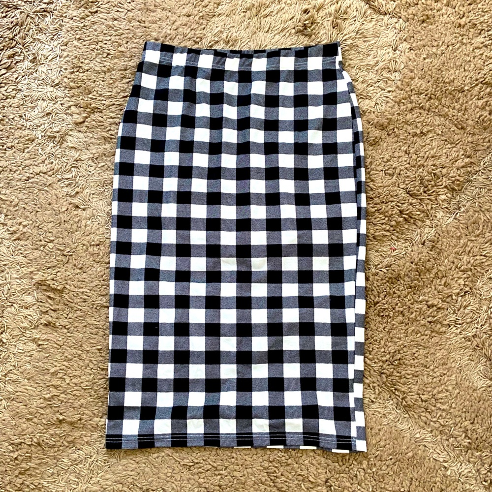 Gingham black and white midi skirt with elastic waist